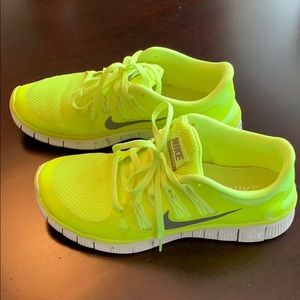 Nike Shoes - NIKE FREE size 9.5 (fits like a 9) running shoe Nike Shoes - NIKE FREE size 9.5 (fits like a 9) running shoe